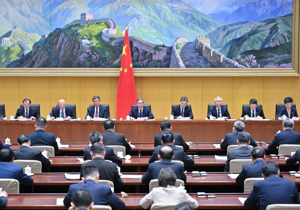 李強主持召開國務(wù)院第四次全體會議 深入學(xué)習(xí)貫徹習(xí)近平總書記在